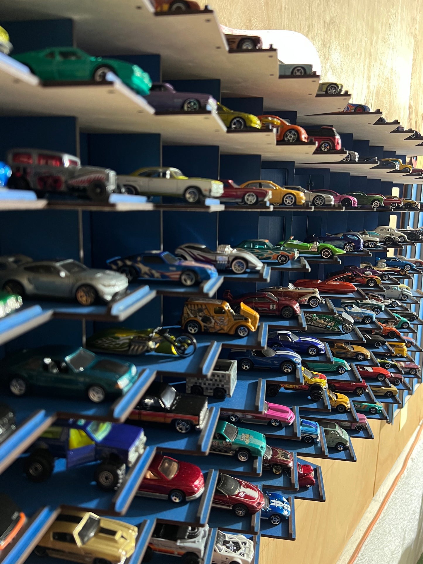 Repisa Hotwheels 108 coches